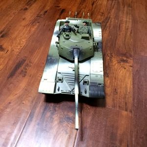 Large 19" Toy Tank w Two Miltary Action Figures